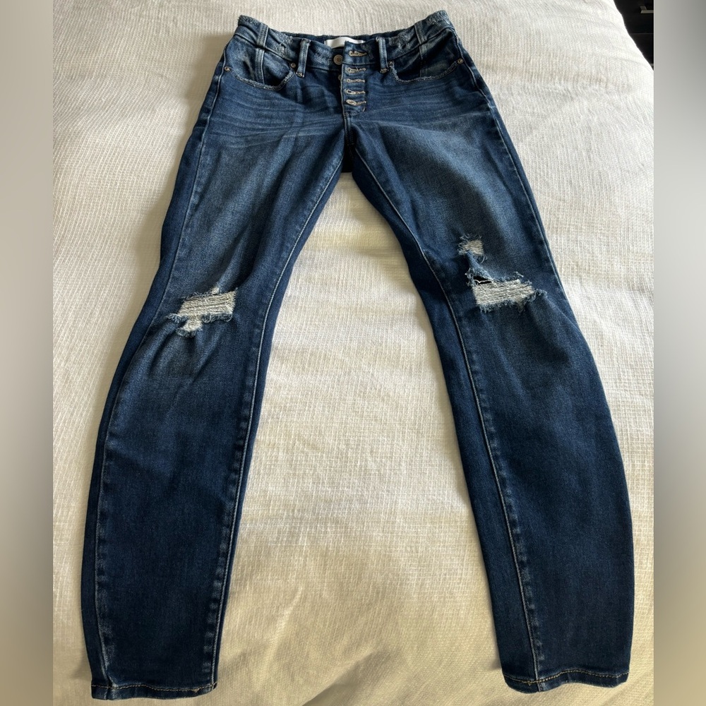 KanCan jeans
Straight high waist jeans
Size 5/26
Blue 
Distressing in the knees